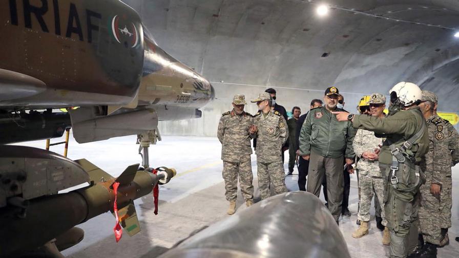 Иран показа първата си подземна военновъздушна база, наричана "Орел 44"