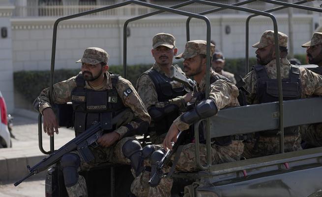 След престрелка: Армията на Пакистан уби ислямистки бойци до границата с Афганистан