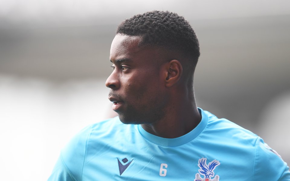 Тотнъм Хотспър се надява да подсили защитата си с привличането