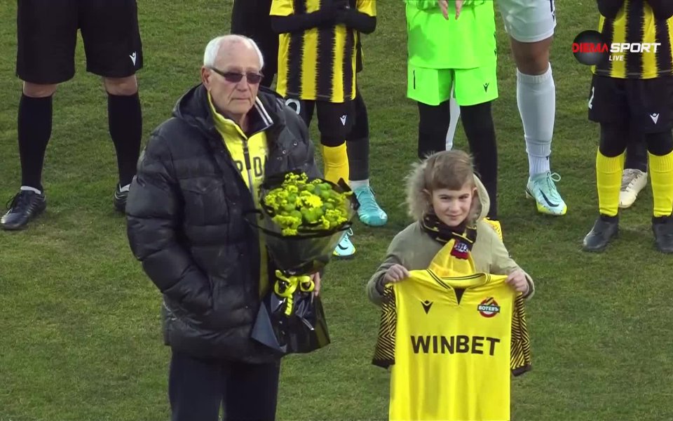 Легендата на Ботев Пловдив Вангел Делев беше почетен преди мача