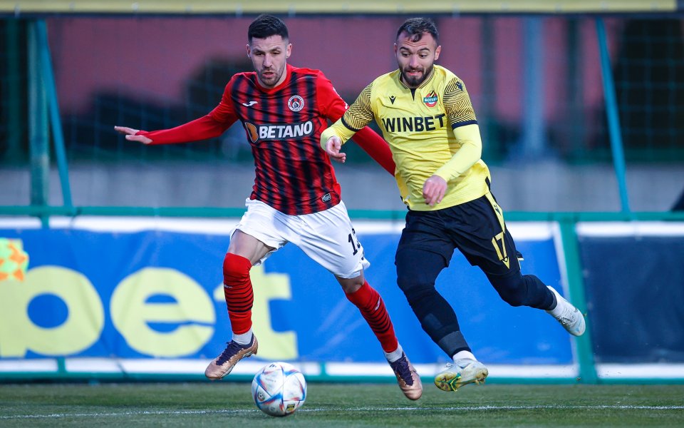 Ботев Пловдив и Локомотив София играят при в първия мач от