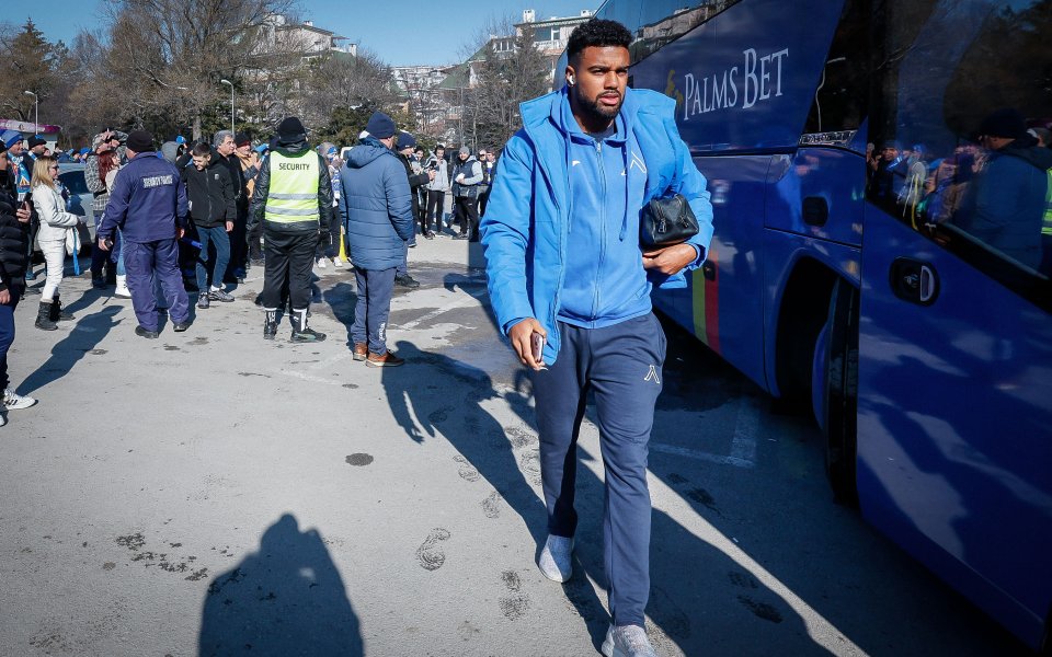 Лидерът в защитата на Левски - Ноа Сонко Сундберг, увисна
