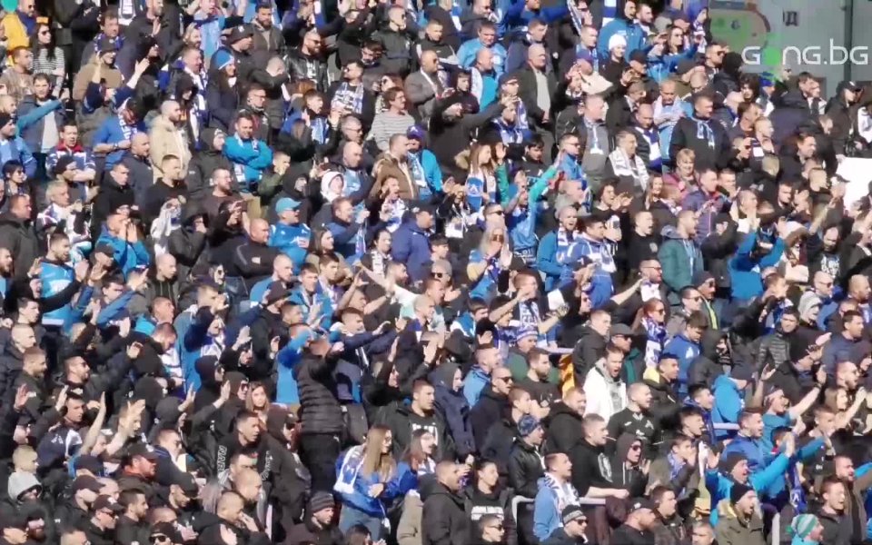 Привържениците на Левски скандираха името на втория си вратар Пламен