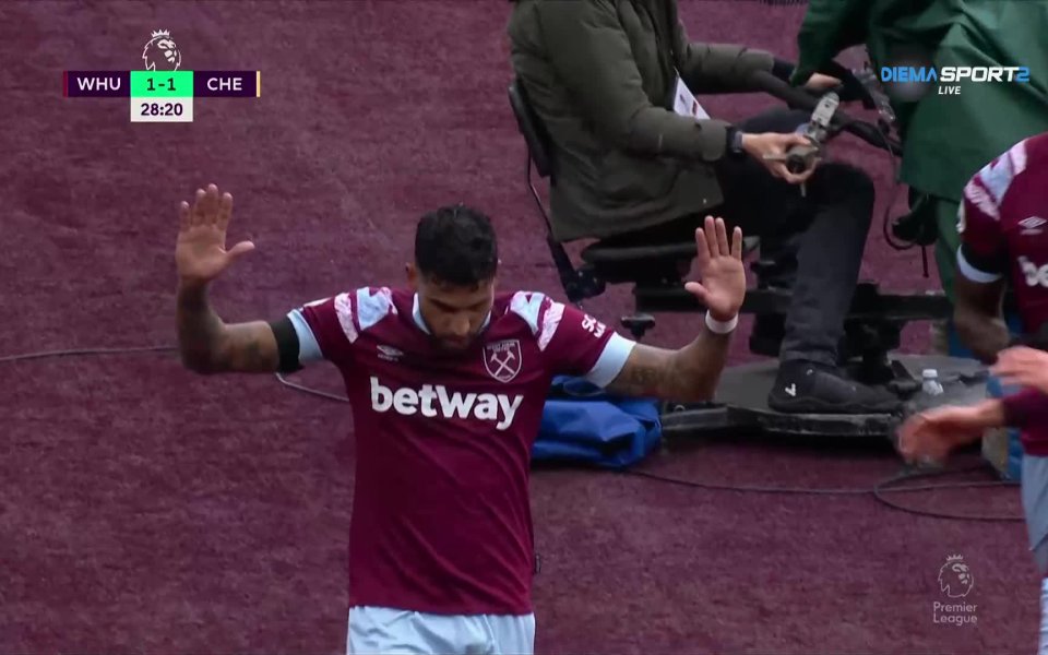 В 28-а минута Джаръд Боуен засече центриране в наказателното поле