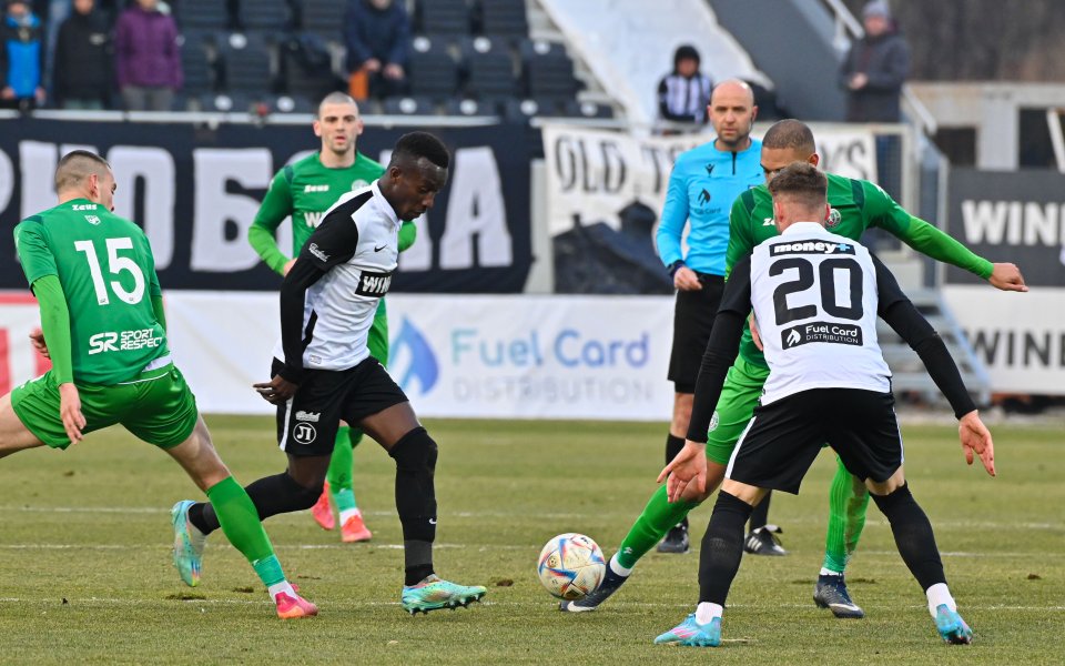 Футболистите, треньорите и служителите в Локо Пловдив до вчера все