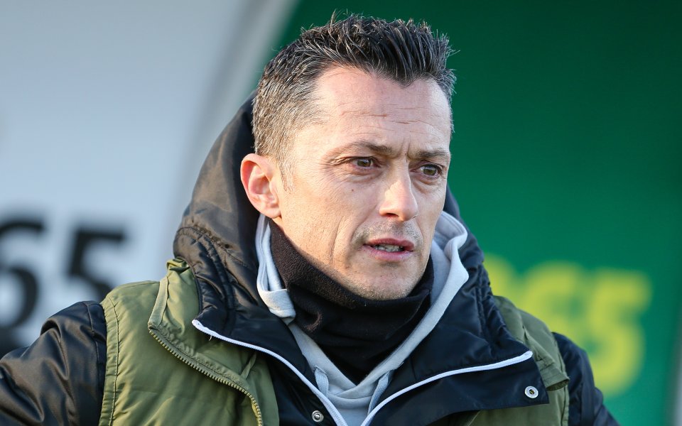 Треньорът на Пирин - Христо Янев, говори в мач от