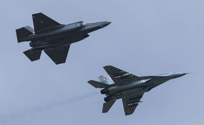 Датските ВВС прехванаха два руски бомбардировача, тръгнали към въздушно пространство на НАТО