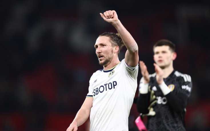 Официално: Защитник поднови договора си с Лийдс