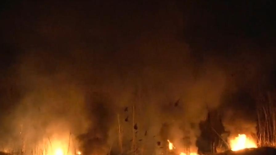 Огромен пожар бушува край Бургас