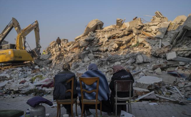 След земетресенията: Над 40 хиляди са загинали в Турция, спасителната операция завършва утре