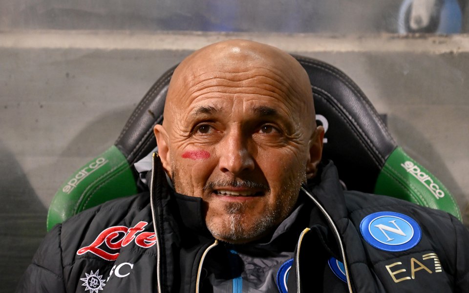 След като Наполи победи Сасуоло с 2:0, отборът от южна Италия дръпна с 18 точки на