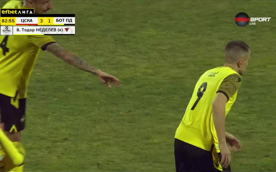 Капитанът на Ботев Пловдив Тодор Неделев беше заменен в 81-ата