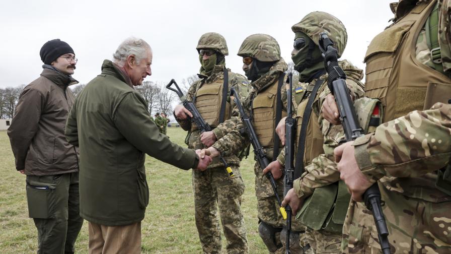 <p>Чарлз III&nbsp;към украински войници: Невероятни сте, изпълнен съм с възхищение към вас</p>