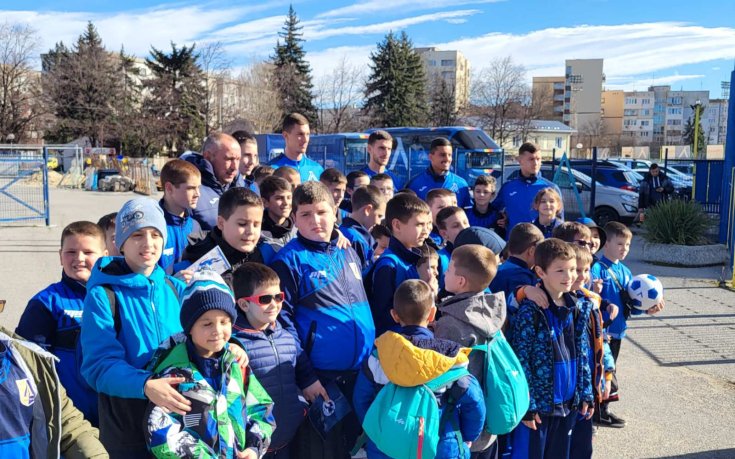 Защитник пак тренира с Левски, деца нападнаха 