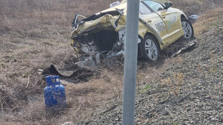 Шофьор загина при тежка катастрофа край Поморие