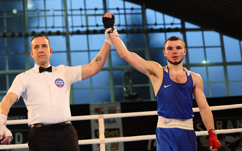 Трима българи на ринга на Световното по бокс днес