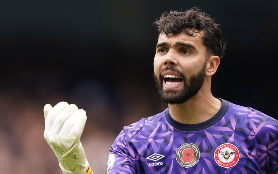 Вратарят на Брентфорд – Давид Рая, е отхвърлил две предложения