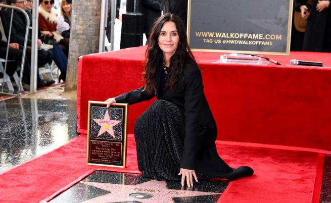 Кортни Кокс получи звезда на Холивудската алея на славата (СНИМКИ)