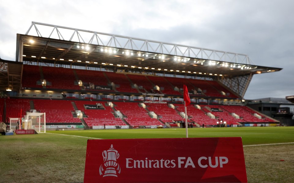 Отборът на Бристъл Сити приема шампиона Манчестър Сити в мач