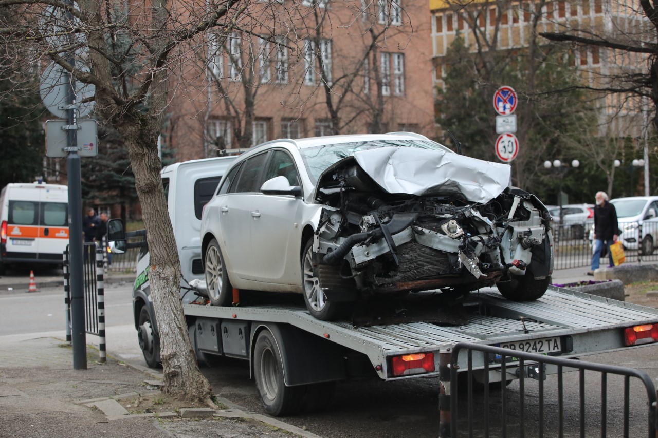 <p>Кола и линейка се удариха в столицата в следобедните часове на 2 март.&nbsp;Инцидентът е станал на бул. &bdquo;Драган Цанков.</p>