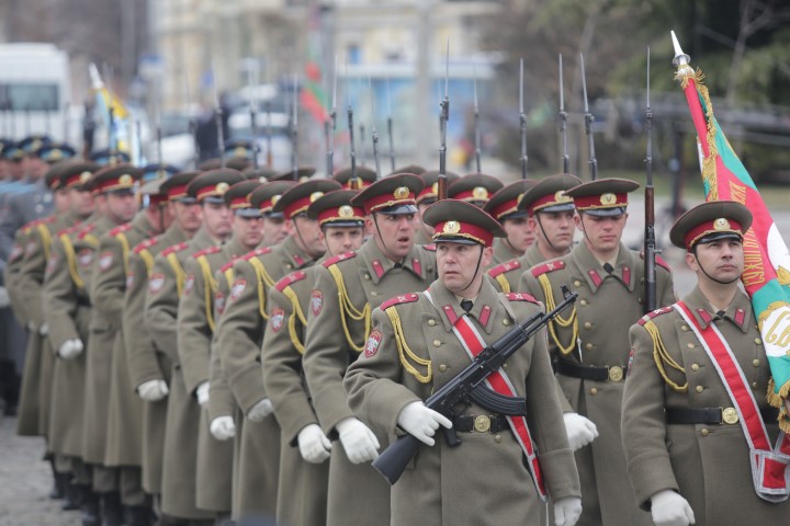 Церемония по издигането на националното знаме на България по повод 145-ата годишнина от Освобождението пред паметника на Незнайния воин