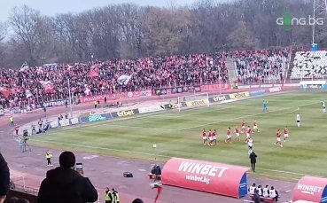 ЦСКА поведе на Локомотив Пловдив с гол на Дюкенс Назон