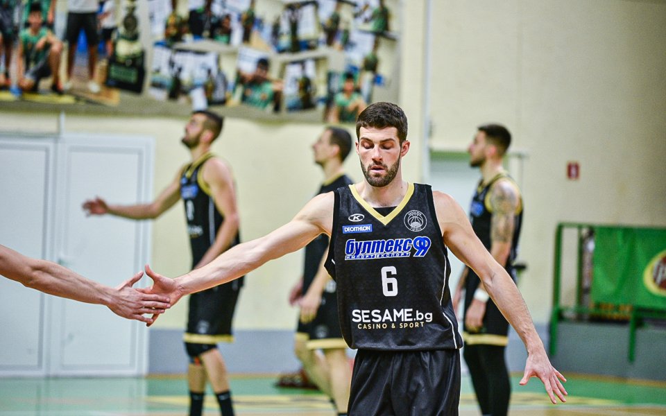 Баскетболният Академик (Пловдив) се раздели с още един състезател, съобщиха