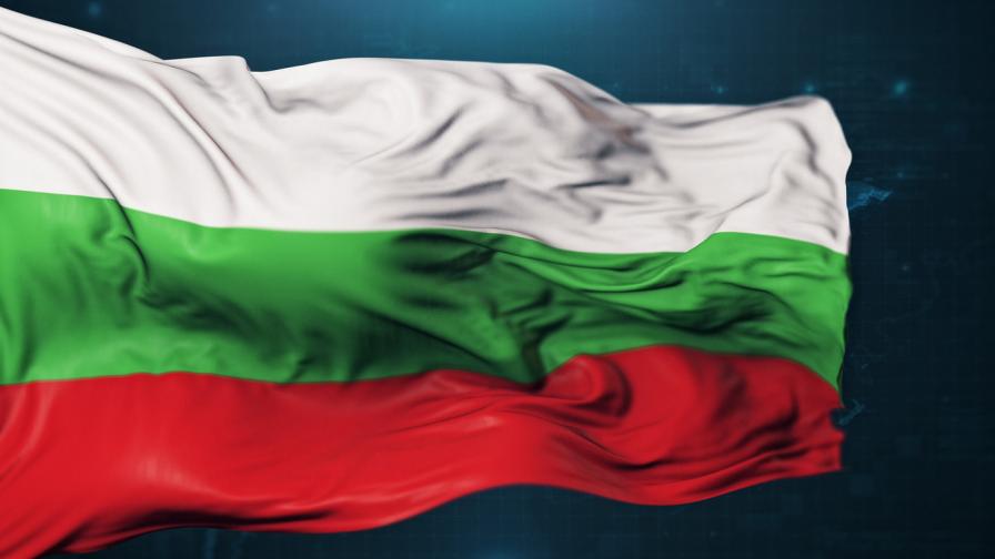 17-годишен открадна и запали българското знаме