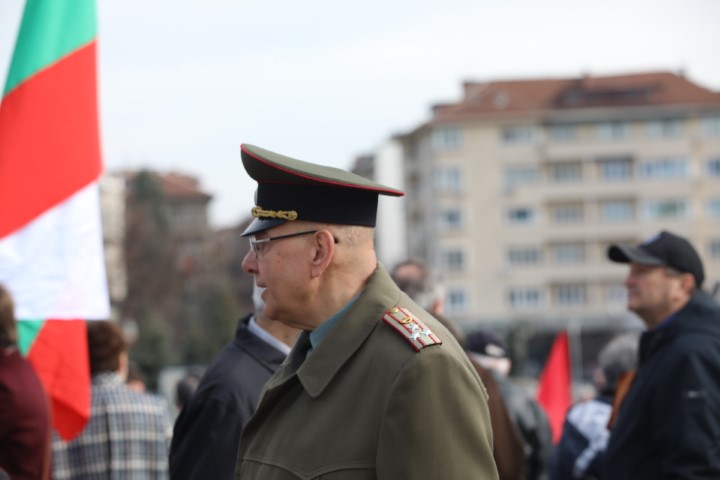 Протестиращи хвърляха яйца и боя по сградата на Столичната община