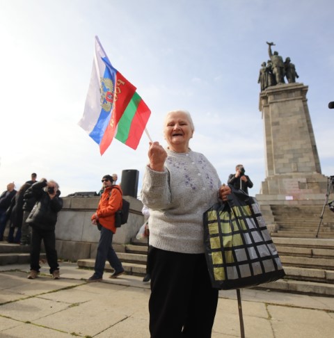 Протестиращи хвърляха яйца и боя по сградата на Столичната община