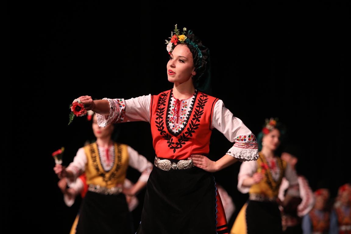 <p>Нощ на Ансамблите за четвърти път в зала 1 на НДК</p>