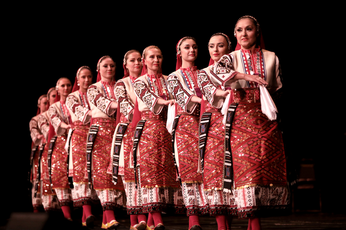 <p>Нощ на Ансамблите за четвърти път в зала 1 на НДК</p>