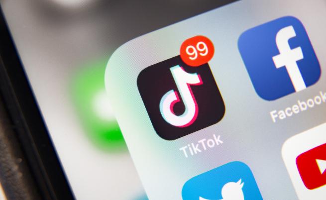 TikTok затяга правилата за фалшиви видеоклипове