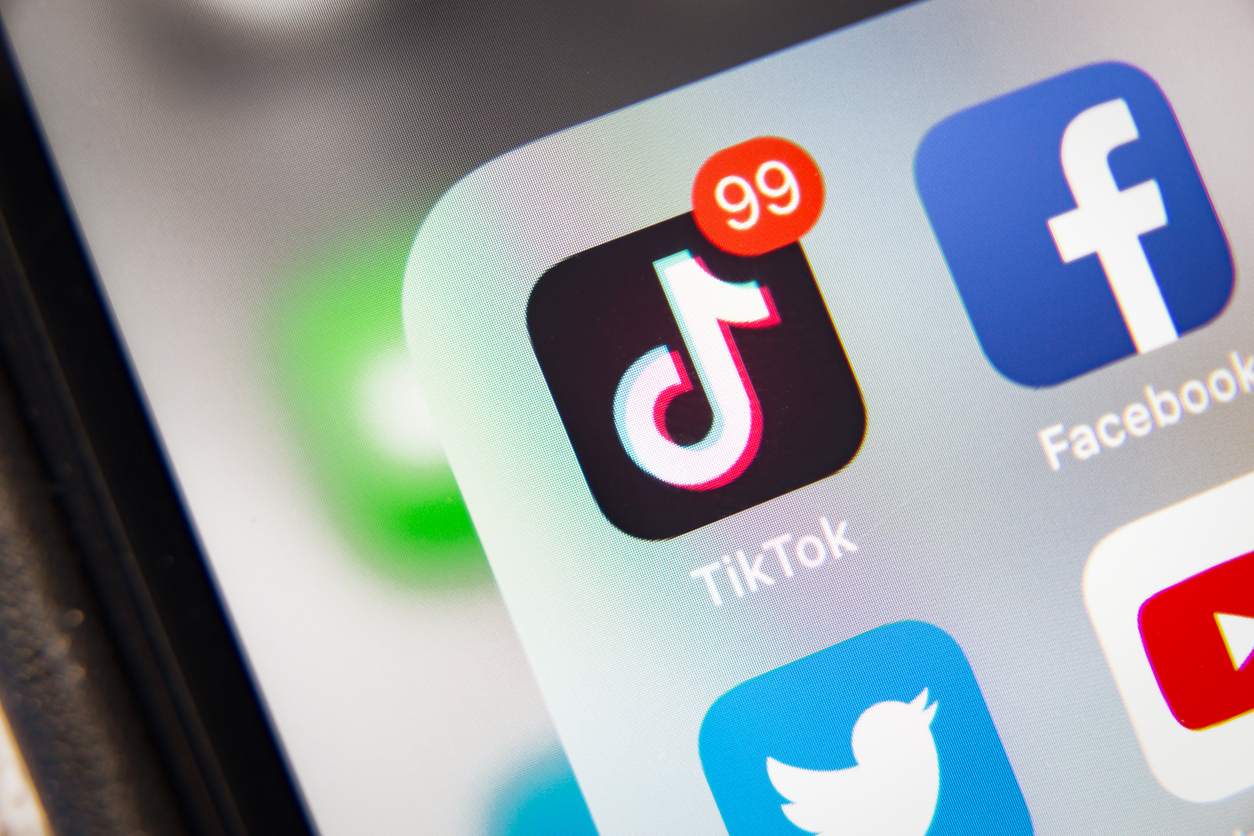 TikTok затяга правилата за фалшиви видеоклипове