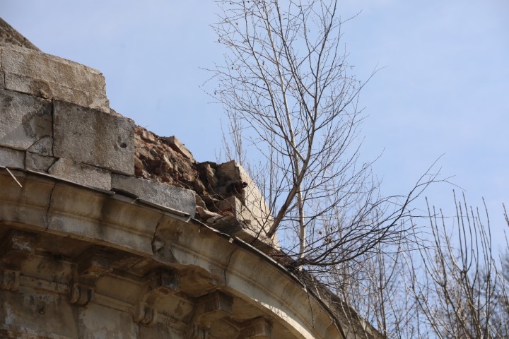 <p>Започва реставрацията на минералната баня в Овча купел. Tя ще струва 8 млн. лв., като над 4,4 млн. лв. от тях идват от бюджета на Столичната община с решение от СОС. Банята ще бъде и културен център, заяви председателят на Столичния общински съвет Георги Георгиев по време на проверка във връзка със започващите ремонтни дейности.</p>