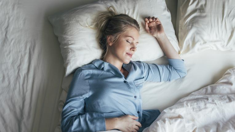 7 полезни навика, които ни помагат да отслабваме докато спим