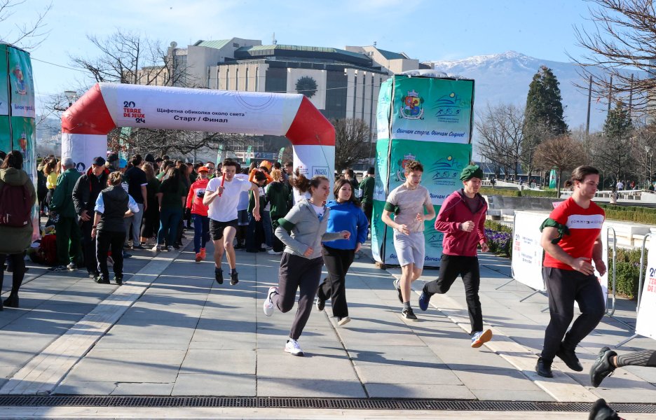 Щафета пред НДК отбелязва 500 дни до Олимпиадата в Париж1
