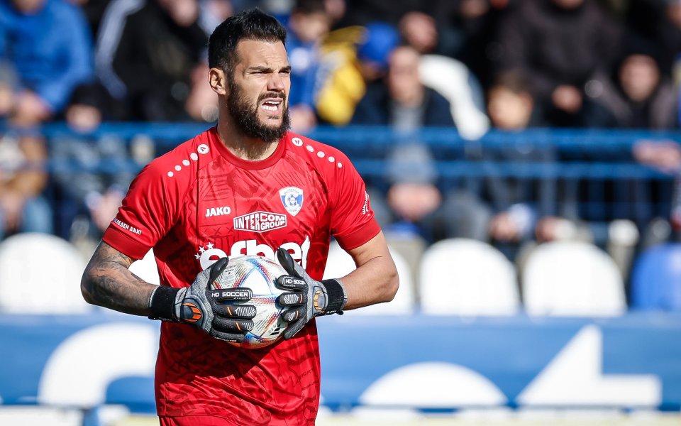 Вратарят на Спартак Варна – Кристиано Фигейредо, е обект на