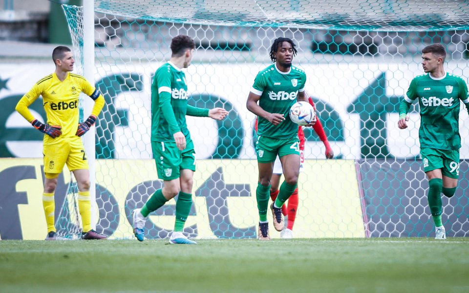 Берое най-накрая постигна победа, макар и в контрола. Заралии се