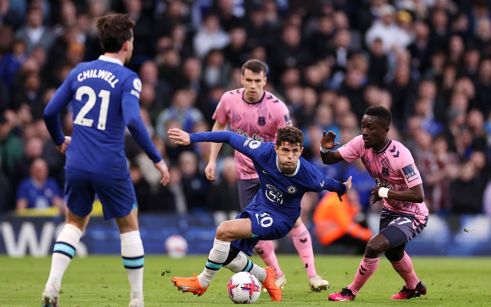 Челси и Евертън играят при резултат 1:0 в мач от 28-я кръг