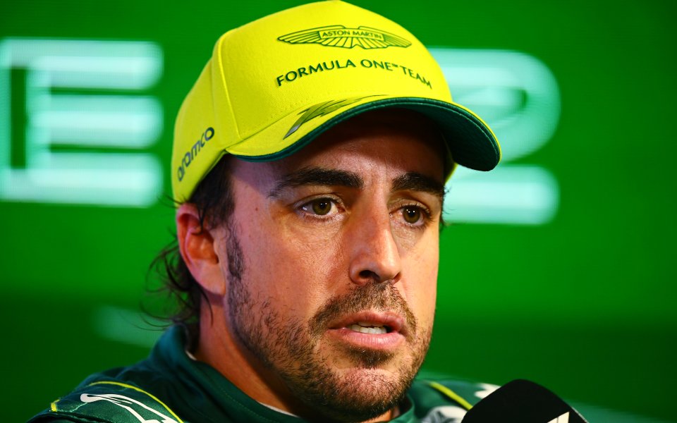 Серхио Перес и Фернандо Алонсо ще си поделят първата редица