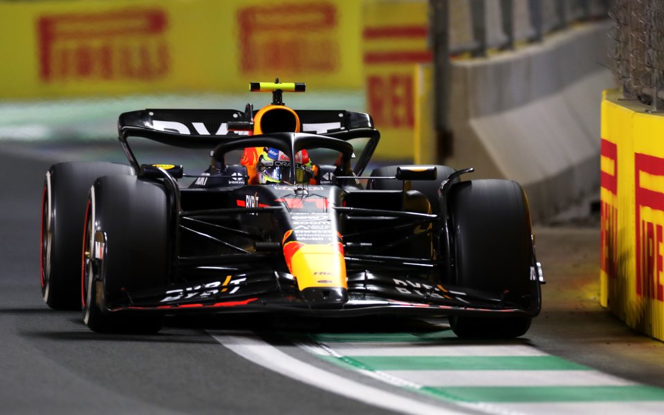 Пилотът на Ред Бул – Серхио Перес, триумфира в Гран при