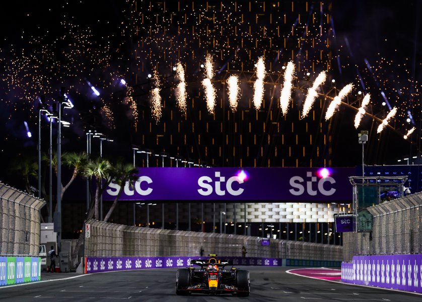 Церемонията по награждаване след края на Гран при на Саудитска1