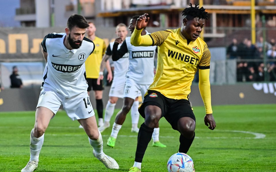 Локомотив посреща Ботев в дербито на Пловдив. Двубоят на Лаута