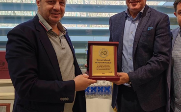 Президентът на Българския футболен съюз Борислав Михайлов получи благодарствен плакет