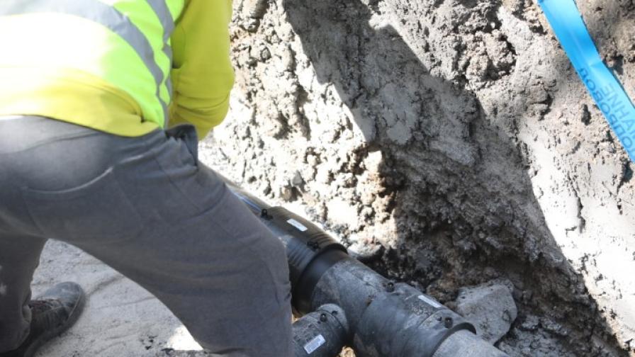 Кметът на София Йорданка Фандъкова инспектира изграждането на водопровода на ул. "Кукуш"