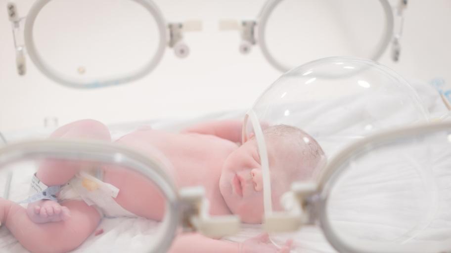 Учени: Недоносените бебета усещат по-силно болката