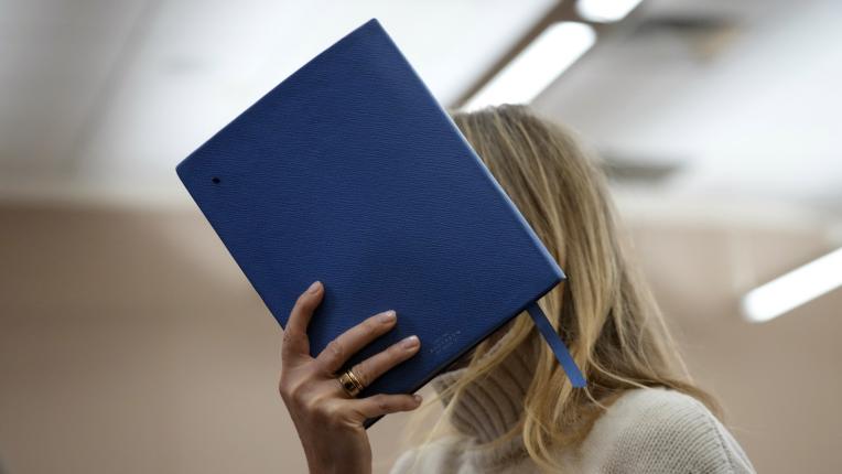  Първа поява на Гуинет Полтроу по делото против нея 