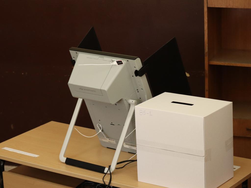 Технически проблеми с машините за гласуване на изборите на 9