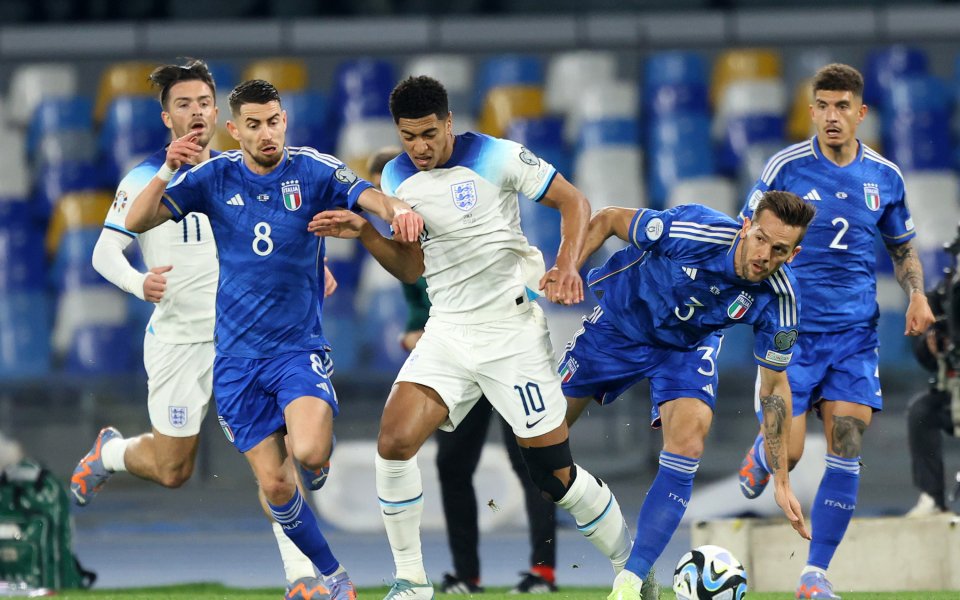 Отборите на Италия и Англия играят при резултат 0:1 в първия